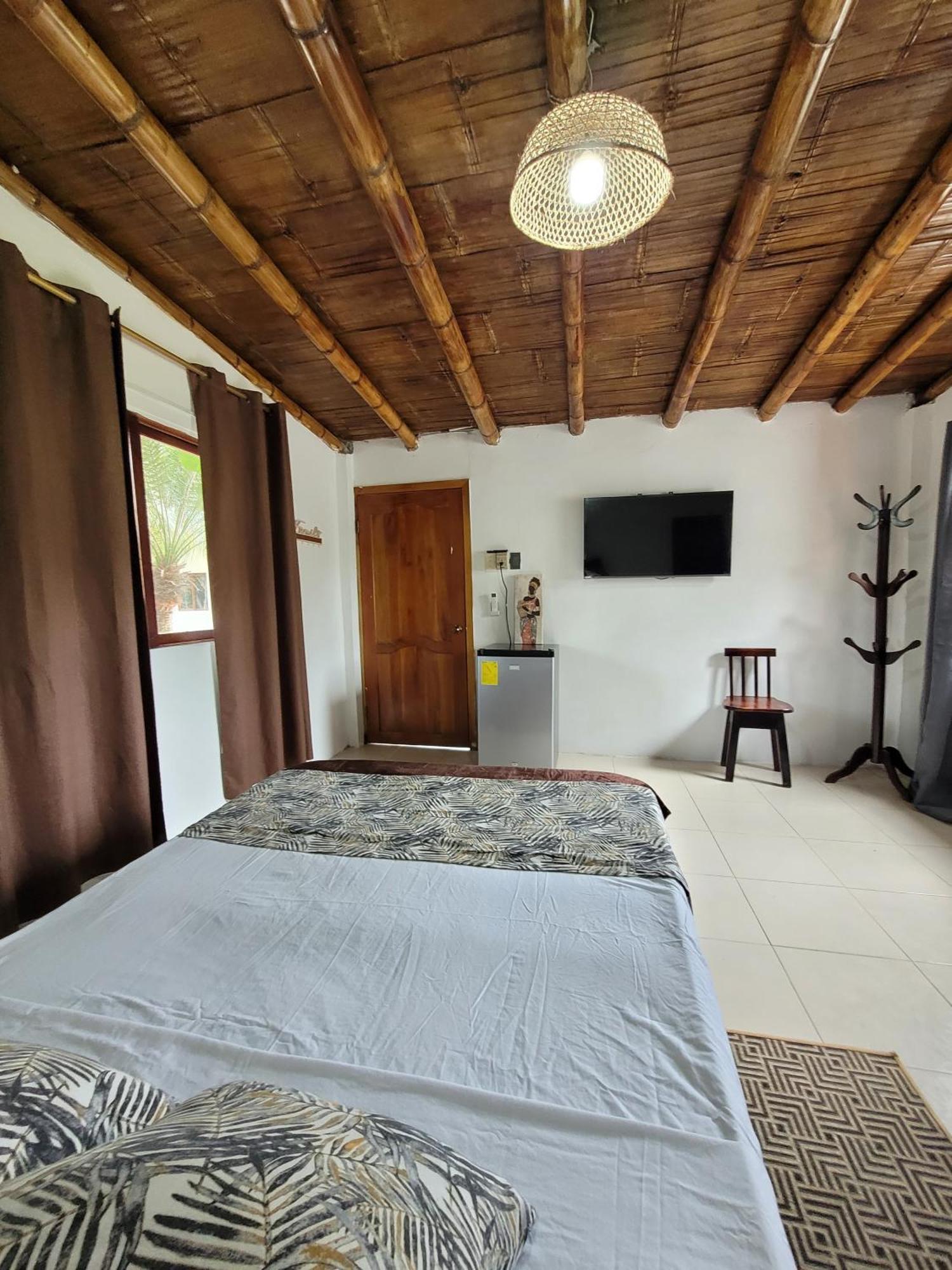 Palmendros Hosteria มอนตาญิตาร์ ภายนอก รูปภาพ