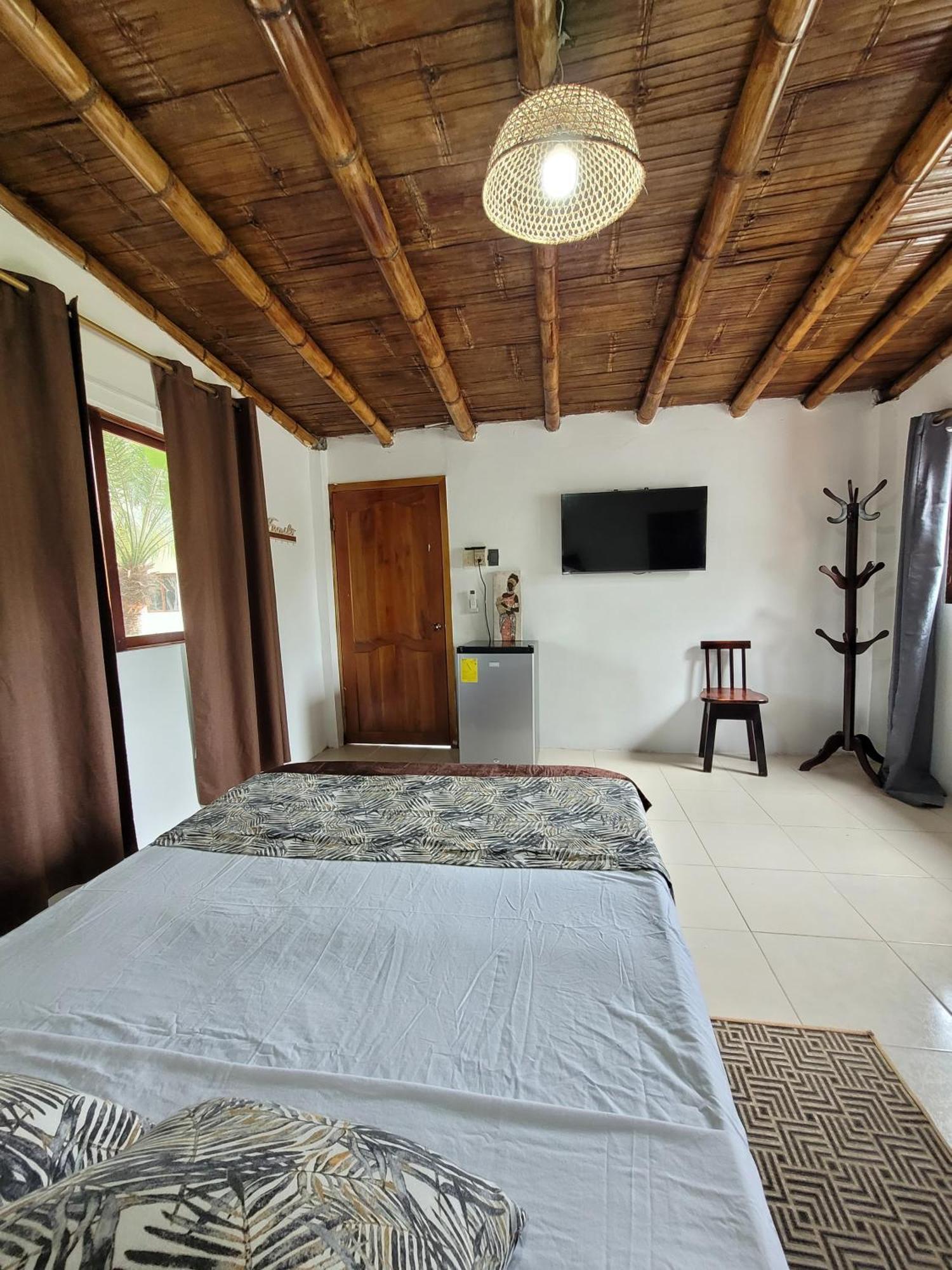 Palmendros Hosteria มอนตาญิตาร์ ภายนอก รูปภาพ