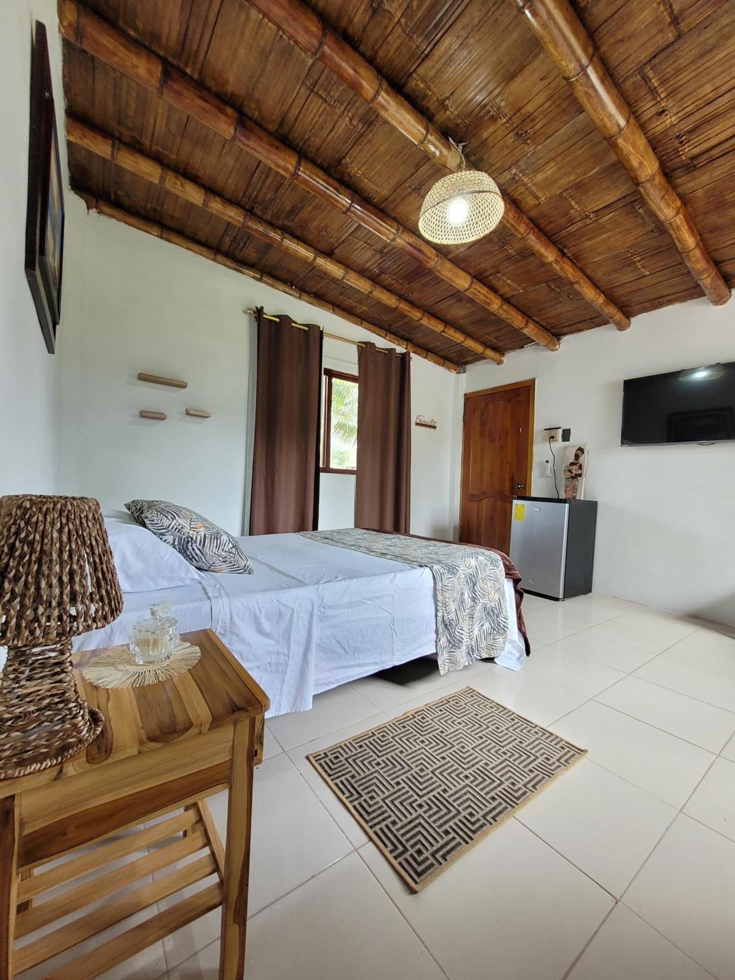 Palmendros Hosteria มอนตาญิตาร์ ภายนอก รูปภาพ